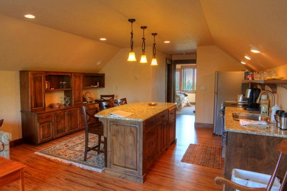 Deluxe Getaway Rental in a Mountain Cabin near Lake McDonald, Montana - West Glacier, Montana - glamping.directory