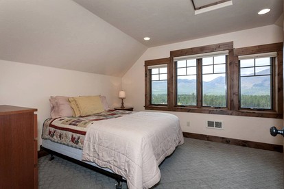 Deluxe Getaway Rental in a Mountain Cabin near Lake McDonald, Montana - West Glacier, Montana - glamping.directory