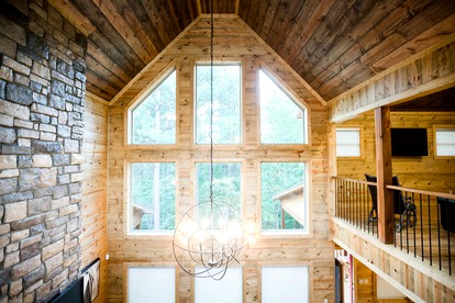 Deluxe Cabin Rental with a Game Room and Hot Tub near Hochatown, Oklahoma - Broken Bow, Oklahoma - glamping.directory