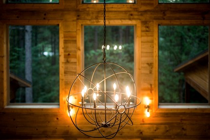 Deluxe Cabin Rental with a Game Room and Hot Tub near Hochatown, Oklahoma - Broken Bow, Oklahoma - glamping.directory