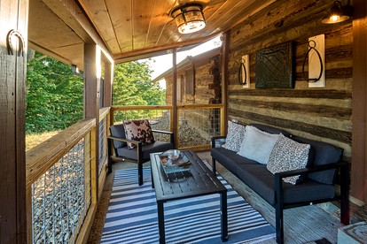 Gorgeous Rustic Cabin with Hot Tub for Romantic Getaway near Gatlinburg, Tennessee - Sevierville, Tennessee - glamping.directory