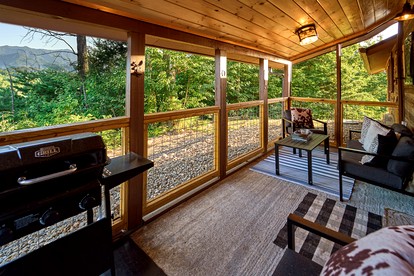 Gorgeous Rustic Cabin with Hot Tub for Romantic Getaway near Gatlinburg, Tennessee - Sevierville, Tennessee - glamping.directory