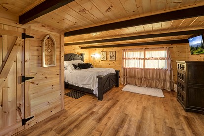 Gorgeous Rustic Cabin with Hot Tub for Romantic Getaway near Gatlinburg, Tennessee - Sevierville, Tennessee - glamping.directory