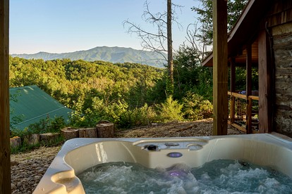 Gorgeous Rustic Cabin with Hot Tub for Romantic Getaway near Gatlinburg, Tennessee - Sevierville, Tennessee - glamping.directory