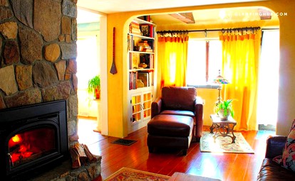 Luxurious Riverfront Cottage with a Hot Tub and a Fireplace near the Twin Lakes, Connecticut - Canaan, Connecticut - glamping.directory
