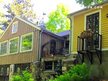 Luxurious Riverfront Cottage with a Hot Tub and a Fireplace near the Twin Lakes, Connecticut - glamping.directory