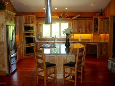 Cozy Lodge Rental near Bitterroot Valley, Montana - Darby, Montana - glamping.directory