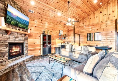 Scenic Smoky Mountain Retreat with Heated Indoor Pool & Game Room near Pigeon Forge, Sevierville TN - Sevierville, Tennessee - glamping.directory