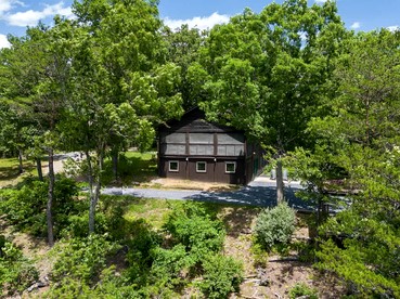 Impressive Cabin with Barbecue and Great Forest Views in Goshen, Virginia - glamping.directory