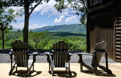 Impressive Cabin with Barbecue and Great Forest Views in Goshen, Virginia - Goshen, Virginia - glamping.directory