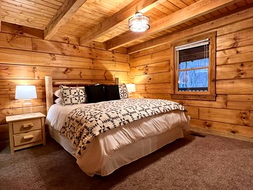 Secluded and Luxurious Log Cabin with Private Hot Tub in the Great Smoky Mountains, Perfect for a Family Getaway to Gatlinburg - Sevierville, Tennessee - glamping.directory