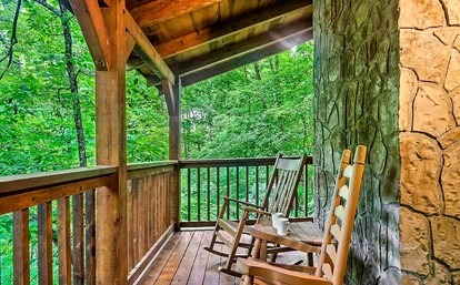 Secluded and Luxurious Log Cabin with Private Hot Tub in the Great Smoky Mountains, Perfect for a Family Getaway to Gatlinburg - Sevierville, Tennessee - glamping.directory