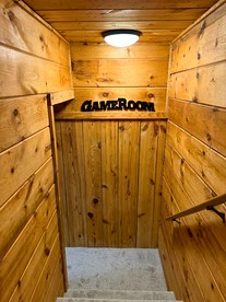 Secluded and Luxurious Log Cabin with Private Hot Tub in the Great Smoky Mountains, Perfect for a Family Getaway to Gatlinburg - Sevierville, Tennessee - glamping.directory