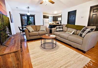 Comfortable Retreat with Hot-Tub in Sevierville, Tennessee - Sevierville, Tennessee - glamping.directory