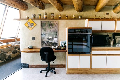 Unique and Modern Lodging with Exceptional Features in Paradise Valley, Montana - Livingston, Montana - glamping.directory