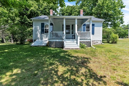 Cute Rustic Farmhouse Cottage Near the Coast in Southwest Harbor, Maine - glamping.directory