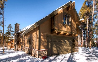 Incredible Luxurious Wooden Cabin with Hot-tub in Breckenridge, Colorado - glamping.directory