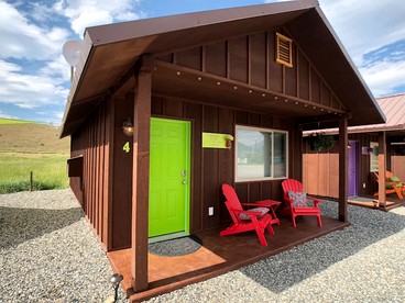 Lovely Tiny Cabin Close to Yellowstone with Incredible Mountain Views in Emigrant, Montana - Emigrant, Montana - glamping.directory