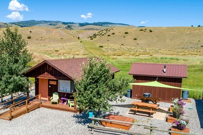 Lovely Tiny Cabin Close to Yellowstone with Incredible Mountain Views in Emigrant, Montana - Emigrant, Montana - glamping.directory