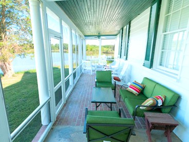 Family-Friendly Waterfront Getaway with a Swimming Pool and Dock in Cambridge, Maryland - Cambridge, Maryland - glamping.directory