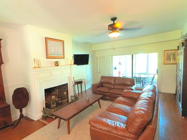 Family-Friendly Waterfront Getaway with a Swimming Pool and Dock in Cambridge, Maryland - Cambridge, Maryland - glamping.directory