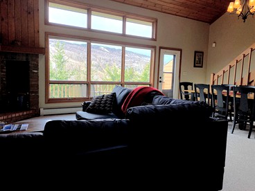 W1 Cozy and Comfortable Bretton Woods Condo with Ski Slope Views Fireplace in Carroll, NH - Carroll, New Hampshire - glamping.directory