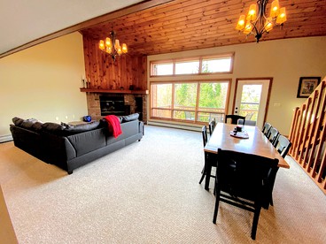 W1 Cozy and Comfortable Bretton Woods Condo with Ski Slope Views Fireplace in Carroll, NH - Carroll, New Hampshire - glamping.directory