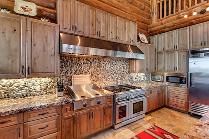 Premium Log Cabin Estate with Hot Tub and Helipad in Gold Beach, Oregon - Gold Beach, Oregon - glamping.directory