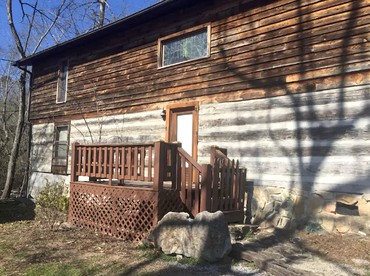 Romantic Suite Rental with Wi-Fi near the Mountains of Tremont, Tennessee - glamping.directory