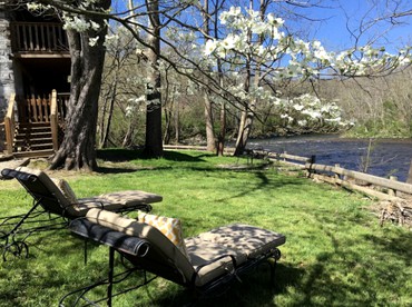 Romantic Suite Rental with Wi-Fi near the Mountains of Tremont, Tennessee - Townsend, Tennessee - glamping.directory
