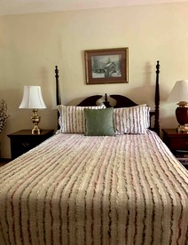 Romantic Suite Rental with Wi-Fi near the Mountains of Tremont, Tennessee - Townsend, Tennessee - glamping.directory