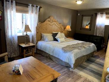 Charming Pet Friendly Studio Cabin near Metcalfe Bay, Big Bear, California - Big Bear Lake, California - glamping.directory