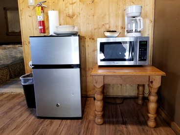 Charming Pet Friendly Studio Cabin near Metcalfe Bay, Big Bear, California - Big Bear Lake, California - glamping.directory
