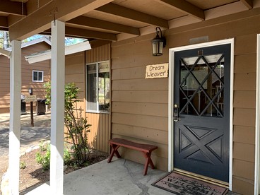 Charming Pet Friendly Studio Cabin near Metcalfe Bay, Big Bear, California - glamping.directory
