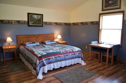 Charming Cabin by the Umpqua River Perfect for an Outdoor Getaway in Oregon - Elkton, Oregon - glamping.directory