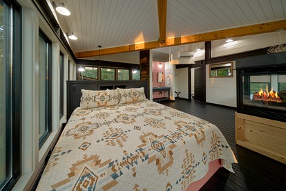 Luxury Glamping Site with Indoor Pool and Sauna Facilities for Special Getaways in Gatlinburg, Tennessee - Gatlinburg, Tennessee - glamping.directory