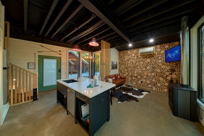 Luxury Glamping Site with Indoor Pool and Sauna Facilities for Special Getaways in Gatlinburg, Tennessee - Gatlinburg, Tennessee - glamping.directory