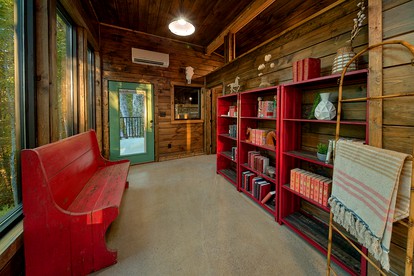 Luxury Glamping Site with Indoor Pool and Sauna Facilities for Special Getaways in Gatlinburg, Tennessee - Gatlinburg, Tennessee - glamping.directory