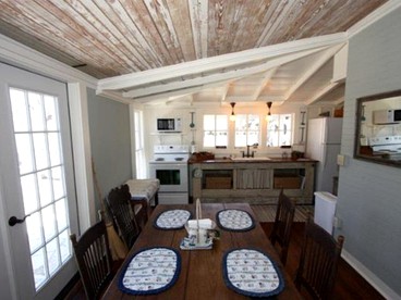 Secluded Cottage Rental Overlooking the Guadalupe River in Center Point, Texas - Center Point, Texas - glamping.directory