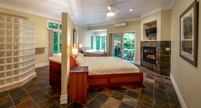 Cozy Getaway Suite in Nature near Lake Michigan in Holland, Michigan - Holland, Michigan - glamping.directory