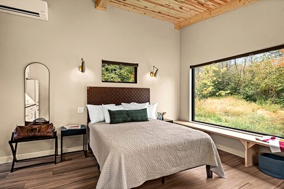 Gorgeous Cabin with Private Sauna for a Romantic Glamping Getaway in Duluth, Minnesota - Duluth, Minnesota - glamping.directory