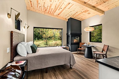 Gorgeous Cabin with Private Sauna for a Romantic Glamping Getaway in Duluth, Minnesota - Duluth, Minnesota - glamping.directory
