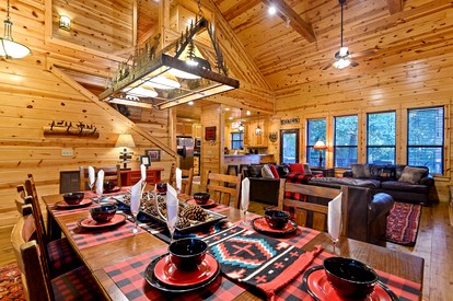 Incredible Luxurious Cabin Fantastic for All the Family in Broken Bow, Oklahoma - Broken Bow, Oklahoma - glamping.directory