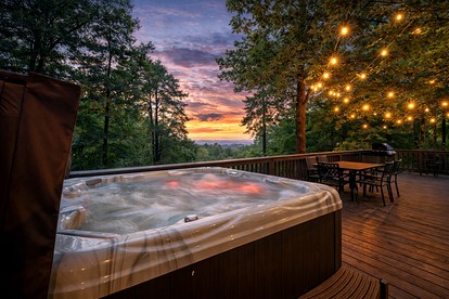 Incredible Luxurious Cabin Fantastic for All the Family in Broken Bow, Oklahoma - glamping.directory