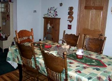 Peaceful Mountain Accommodation or Two in a Lodge in Hill City, South Dakota - Hill City, South Dakota - glamping.directory