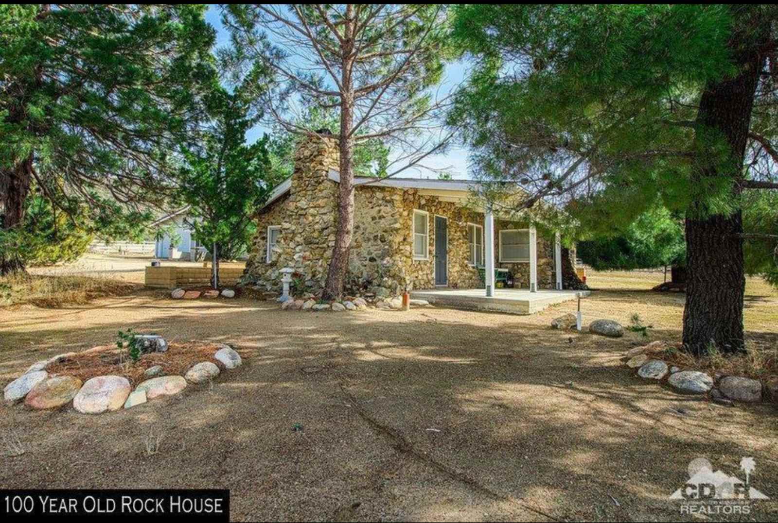 Bookshelf Winery and venue - glamping.directory