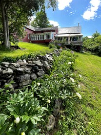 Cozy Barn Retreat with Deck and Mountain Views in Vermont - Hyde Park, Vermont - glamping.directory