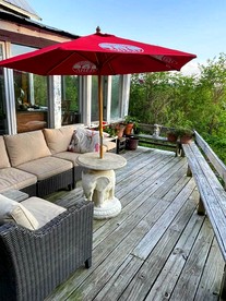 Cozy Barn Retreat with Deck and Mountain Views in Vermont - Hyde Park, Vermont - glamping.directory