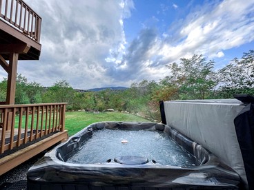 Beautiful Villa with Hot-tub and Barbecue in Bartlett, New Hampshire - Bartlett, New Hampshire - glamping.directory
