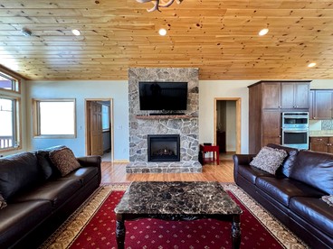 Beautiful Villa with Hot-tub and Barbecue in Bartlett, New Hampshire - Bartlett, New Hampshire - glamping.directory
